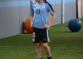 Antonella Mazziotto, adolescente fraybentina en la selección uruguaya de futbol femenino.