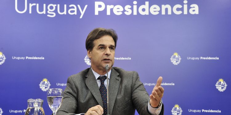 Uruguay comenzó a negociar TLC con China