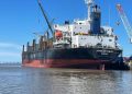 Operativo de descarga de carbón en el Puerto de Fray Bentos.