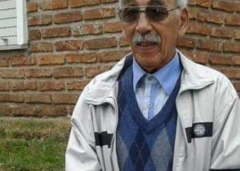 Usuarios de la salud pública presentan firmas para concretar la emergencia clave 1.