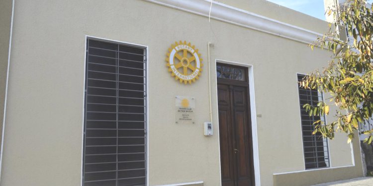 Rotary ofrece cursos de informática.