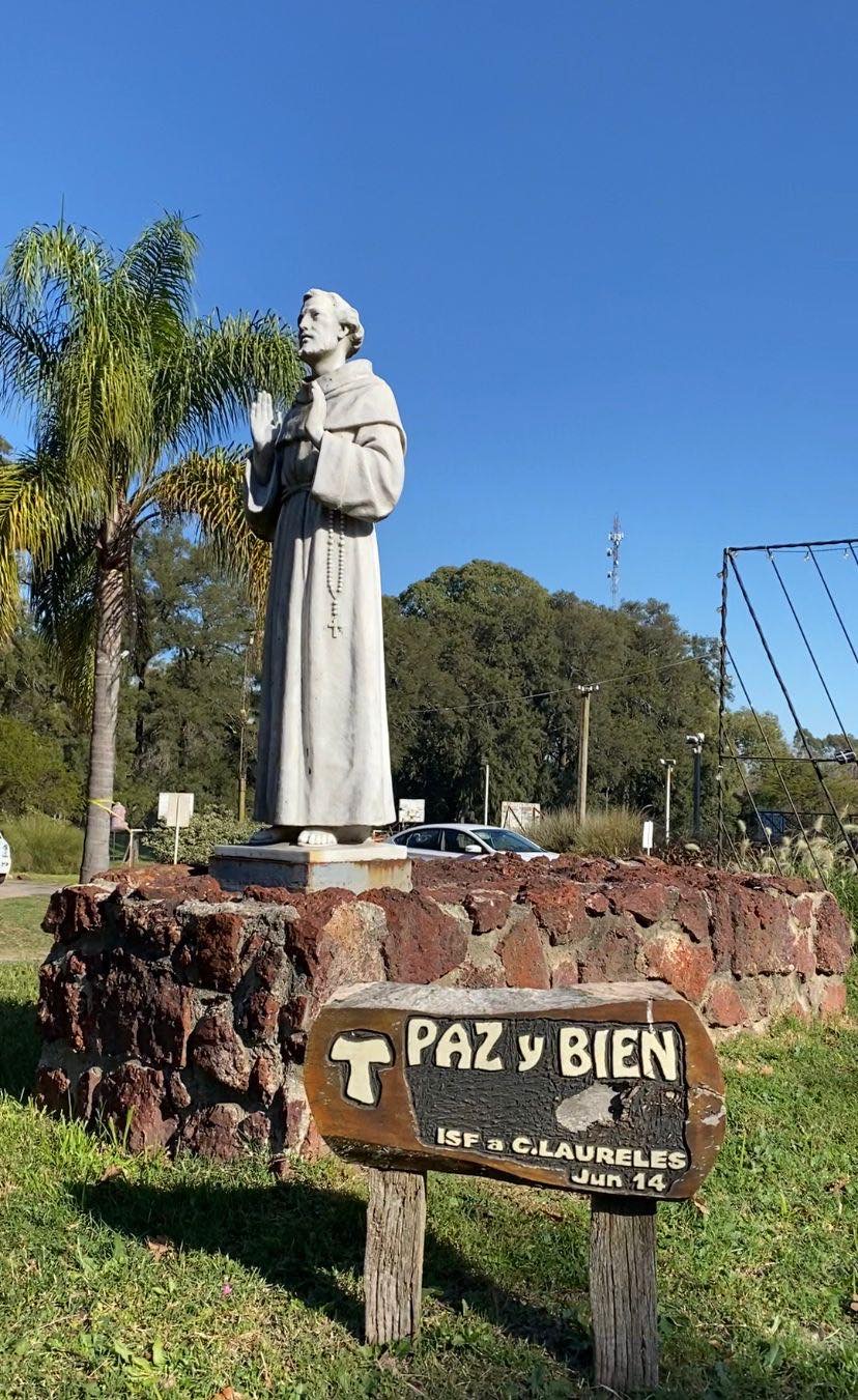 50 años de Secundaria  en el Colegio Laureles.