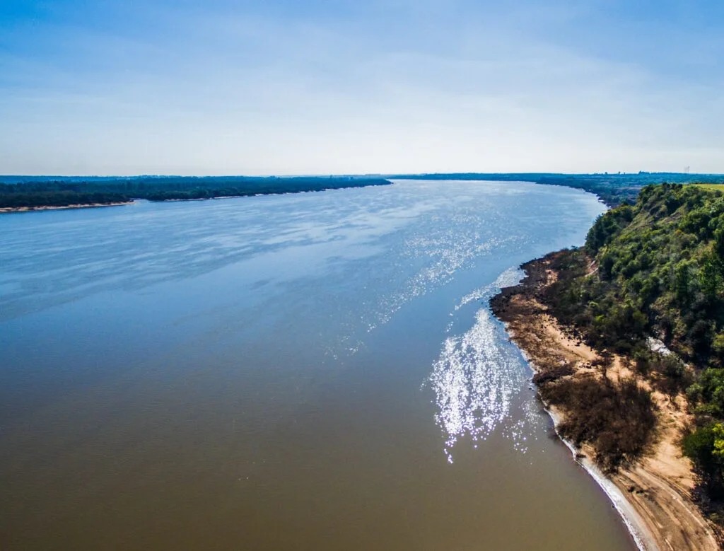 Inician Estudio de Impacto Ambiental y Social para ampliar la navegabilidad del río Uruguay.