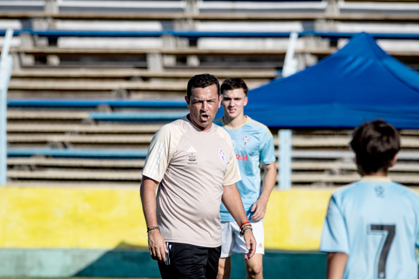 Diego García el DT español que enseña el método del Celta de Vigo en Uruguay.