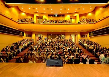 Realizan taller para padres y comunidad sobre técnicas Adlerianas para educación.