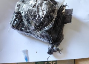 Condenado a dos años y dos meses de cárcel por transporte de drogas.