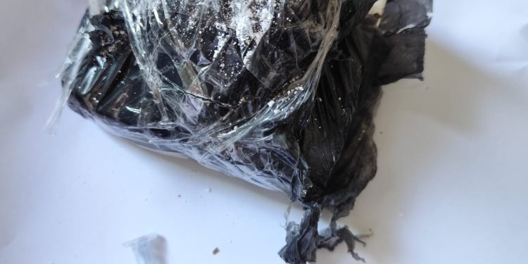 Condenado a dos años y dos meses de cárcel por transporte de drogas.