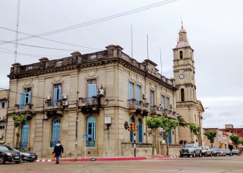 Blancos y colorados analizan el resultado electoral y una posible coalición.