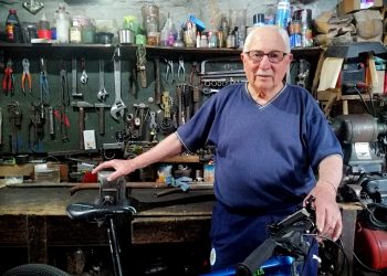 El motor de una vida: un taller, 65 años y las historias que hacen rodar a una ciudad