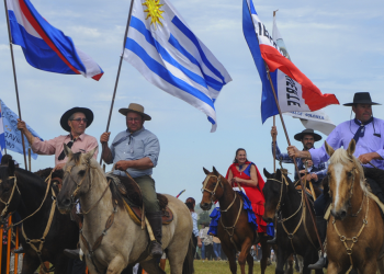 UN CENTENAR DE JINETES PARTIRAN DE FRAY BENTOS EN LA MARCHA DEL BICENTENARIO DE RINCON A SARANDI QUE