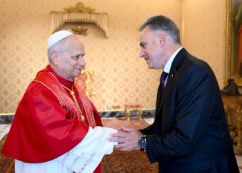 El presidente Yamandú Orsi mantuvo una audiencia oficial con el papa León XIV