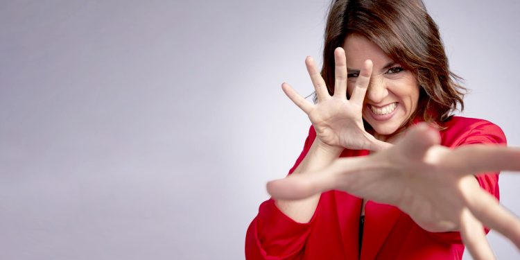 Flor Infante vuelve al Teatro Miguel Young: Risa solidaria en la tierra de sus raíces fraybentinas