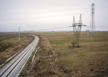 El MTOP rehabilitará el puente ferroviario sobre el Río Negro para potenciar la carga hacia el norte