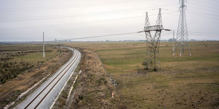El MTOP rehabilitará el puente ferroviario sobre el Río Negro para potenciar la carga hacia el norte