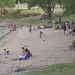 Playa Ubici funciona con acceso libre y recibe a vecinas y vecinos durante la temporada