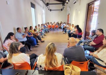 Encuentro con becarios y familias del Hogar Estudiantil de Young