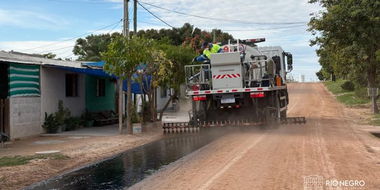 Obras en calles Guayabo y Canelón: la Intendencia de Río Negro avanza con el asfaltado en Fray Bentos